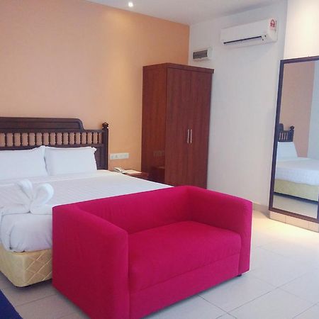 Mny Hotel & Resort Kampung Teluk Nipah Esterno foto