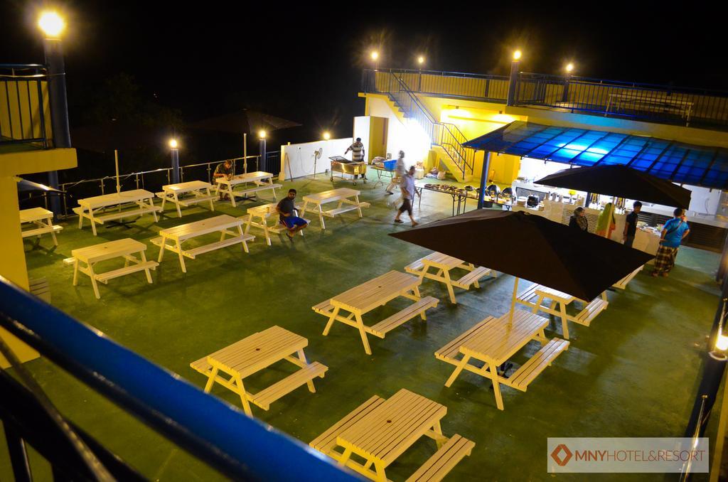 Mny Hotel & Resort Kampung Teluk Nipah Esterno foto